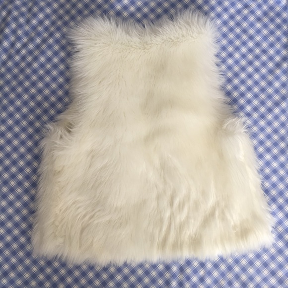 Junior Faux Fur White Vest - Picture 2 of 4